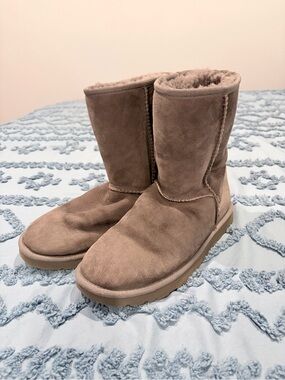 UGG Classic Short Sheepskin Boots Gray Taupe Women’s Size 8